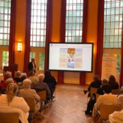 Professor Hackert beim Fachvortrag im Festsaal des Erika-Hauses