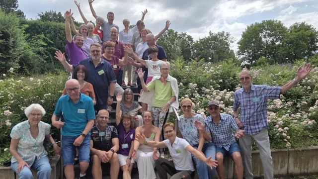 Teilnehmer des Angehörigen-Wochenendes als Gruppenbild