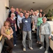 Alle Teilnehmer der Leiterseminars auf einer Treppe