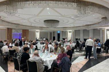 Blick in den Festsaal der 50-Jahr-Feier des AdP e.V.