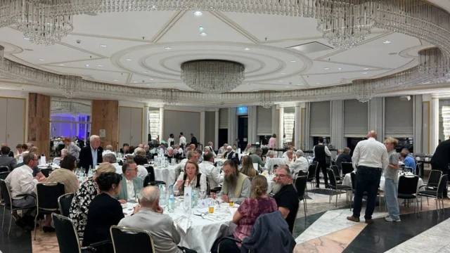 Blick in den Festsaal der 50-Jahr-Feier des AdP e.V.